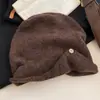 Chapéu de tricô borboleta retrô para mulheres, adequado para outono e inverno, projetado para cabeças maiores, proporcionando calor e um efeito emagrecedor, com caimento solto e cobrindo toda a cabeça