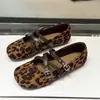 Zapatos Mary Jane retro con estampado de leopardo estilo francés para mujer, zapatos de ballet poco profundos de punta redonda con doble hebilla para otoño de 2026, zapatos de vestir elegantes