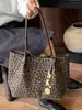 Bolso tote de otoño transfronterizo nuevo con estampado de leopardo, bolso casual para el día a día, gran capacidad, bolso de hombro relajado y elegante, bolso extragrande