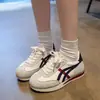 Zapatillas blancas populares estilo retro para mujer, nueva colección otoño 2026, ligeras y versátiles, zapatillas deportivas casuales, estilo de entrenamiento alemán