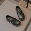 Zapatos de Cuero Pequeños Estilo Británico Otoño Nuevo Estilo Infantil Mocasines Slip-on para Niñas Zapatos con Costuras Retro Escarchados para Niños Modernos