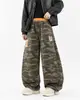 Pantalones de chándal retro americanos con bloques de color, doble cintura, bordados de camuflaje, dobladillo curvo, pantalones deportivos unisex de moda con un diseño único, pantalones de pierna ancha