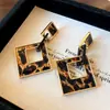 Pendientes de borla con carcasa de madera marrón transfronterizos europeos y americanos, pendientes de estilo vintage Maillard, pendientes de mujer de lujo ligero de alta gama