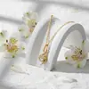 Collar de pata de gato moderno y lindo bañado en oro real para mujer, cadena de clavícula de lujo ligero de nicho de alta gama con piedras de circonita