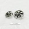 Nuevo sentido de alta gama de botón de diamante con forma de flor hueca de fragancia pequeña suéter suéter abrigo de tweed botones decorativos al por mayor
