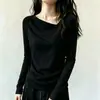 Camiseta de algodón de manga larga para mujer, color liso, otoño e invierno, cuello en V irregular, talla grande, adelgazante y favorecedora, top básico