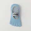 Meias de Yoga Femininas Color Block de Cinco Dedos, Pilates Fitness Indoor Esporte Profissional Silicone Antiderrapante Absorção de Choque Meias Silenciosas com Separadores de Dedos