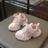 Outono 2026 Novo Tênis de Caminhada de Malha Infantil Respirável Anticolisão Antiderrapante Resistente ao Desgaste Tênis Esportivo Outdoor para Meninos e Meninas