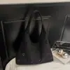 Bolsa Simples Estilo Coreano para Sogra Bolsa de Axila Feminina Novo Estilo Bolsa Tote de Grande Capacidade para o Dia a Dia Casual com Textura Bolsa de Ombro