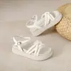 Sandálias Estilo Fada de Solado Grosso para Mulheres Verão 2025 Novas Plataforma Sola Lisa Sola Macia Estilo Quente de Celebridade da Internet Sapatos Romanos Tamanho Pequeno