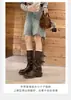 Botas Martin de Cano Médio Femininas 2026 Outono/Inverno Novo Estilo Britânico Retrô Aumento Interno de Altura Salto Grosso Dobrado Empilhados para Calças Botas de Cavaleiro