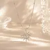 Colar Cruzado Sol Espiral Aço Inoxidável Ouro 18K Joia que Não Desbota para Mulheres, Corrente de Clavícula de Luxo de Nicho de Alto Padrão