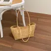 2026 Bolso de Mano Tejido Hueco Estilo Nuevo para Mujer, Bolso de Hombro de Gran Capacidad para Vacaciones, Bolso Cesta Versátil de Moda para el Día a Día