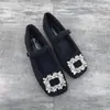 Nuevos Zapatos Mary Jane Individuales con Pedrería Otoño/Invierno 2026 Zapatos de Mujer con Forro de Terciopelo y Piel Zapatos de Algodón Punta Cuadrada Zapatos de Mujer Tallas Grandes 41 a 43
