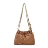 Bolsa de ombro casual simples 2023 Nova bolsa de inverno feminina bolsa balde com corrente losangular moda estilo ocidental bolsa mensageiro