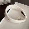 Diadema de Lana de Ala Ancha Color Borgoña Etiqueta Dorada para Mujer, Diadema de Lujo Estilo Retro de Hong Kong, Accesorio Elegante para el Cabello de Uso Diario