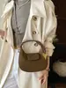 Bolso de luna de moda para mujer, bolso cruzado versátil vintage, bolso de mano ligero de nicho para ir al trabajo y uso diario