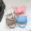 Bolso de Hombro Simple Bolso de Moda para Mujer Nuevo Bolso de Axila Popular Moda para Mujer Fresco Combinable Bolso Pequeño Este Año Negro