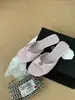 Primer Encuentro con las Sandalias Retro de Punta Abierta con Hebilla Metálica para Mujer, Adecuadas para Uso al Aire Libre, Nuevo Estilo Verano 2026, Tacón de Cuña, Punta Cuadrada, Diseño Fruncido, Elegantes