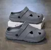 Sapatos de Cozinha Masculinos de Verão Impermeáveis Antiderrapantes Slip-on Pretos Respiráveis Proteção do Trabalho Sapatos de Trabalho Leves EVA