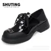 Sapatos Mocassins primavera sapatos pequenos de couro sola macia sola grossa estilo britânico versátil casual camada única sapatos fabricantes entrega em peça única