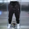 Coleção masculina de primavera da moda: calças casuais de cor sólida, calças jogger de novo estilo, calças slim fit elásticas e versáteis, pretas