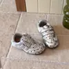 Tênis Mary Jane ins 2026 primavera e outono novos versão coreana tênis de bolinhas para meninas sapatos de sola macia Forrest Gump estilosos