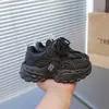 Zapatillas de papá para niños, nuevos modelos de otoño e invierno, zapatillas deportivas para niños y niñas, suela suave antideslizante, ligeras, forradas de felpa, zapatos blancos cálidos