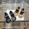 Zapatos de Algodón para Niñas 2025 Otoño e Invierno Nuevo Estilo Estilo Infantil Zapatos de Princesa Zapatos de Cuero Gamuza Plus Zapatos Peludos Retro para Niñas Pequeñas