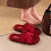 Pantuflas de mujer de estilo francés con suela plana y forro de pelo, nuevas zapatillas de algodón de lujo de alta gama para otoño e invierno 2026, ideales para el hogar y el exterior.