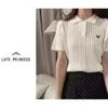 Camisa POLO da Moda Nova Verão 2025 com Bordado, Camiseta Jovem de Manga Curta, Top de Tricô Leve, Branco