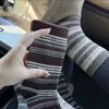 Meias Listradas Novas Outono e Inverno para Mulheres, Cano Médio-Alto Retrô, Estilo Popular Versátil da Internet, Meias Longas Afuniladas para Roupas de Exterior