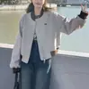 Jaqueta Casual Feminina 2026 Primavera e Outono Novo Estilo Coreano Design Moderno Gola Reversível Curta Solta Manga Longa Top