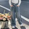 Conjunto de Primavera y Otoño para Niñas 2026: Conjunto casual estilo coreano para chicas mayores, con un top de hombros descubiertos combinado con jeans con ribete de encaje