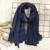 Novo Lenço Artístico Outono e Inverno 2024 Feminino de Algodão e Linho Japonês e Coreano Cor Lisa Novo Produto Atacado Lenço de Linho Duas Cores