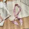 Bufanda de Cuadros Fresca y Sencilla Estilo Coreano con un Toque Juvenil, Moderna y Casual para Salidas, Bufanda de Seda de Primavera, Accesorio de Cuello Delgado y Artístico