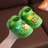 Sapatos Furados Infantis Verão Respiráveis Antiderrapantes Biqueira Dupla Utilidade Chinelos Infantis Domésticos Sandálias Fofas de Desenho Animado para Meninos e Meninas