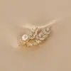 Broche de Hoja para Mujer Lujo Ligero Sentido de Diseño de Nicho Exquisito Sentido de Alta Gama Elegante Pin Corsage de Abrigo de Alta Gama