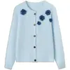 Diseño Único y Exquisito de Chaqueta Suéter Bordada con Flores Reductora de Edad Cardigan de Punto de Botón Único Estilo Occidental Top de Manga Larga