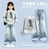Conjunto de duas peças estilo universitário para crianças maiores e adolescentes: moletom de manga comprida e jeans casual soltinho da moda para meninas, adequado para primavera e outono