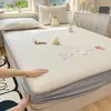 Alfombrilla Refrigerante de Polietileno Pe al 100% Juego de Tres Piezas con Patrón de Gofre Bordado de Dibujos Animados, Estilo Sábana Ajustable Engrosada, Estilo Lujo Ligero Alfombrilla Suave con Aire Acondicionado