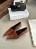2025 Zapatos Pequeños Cuadrados Estilo Británico Nuevo Retro Pequeños Zapatos de Cuero Adelgazantes Suela Blanda Zapatos Pequeños