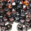Contas facetadas multicoloridas de ágata preta e vermelha com acabamento desgastado e furos tipo trombeta para joias DIY, adequadas para uso como contas de pulseira, correntes ou pingentes