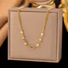 [Collar + Pulsera] Estilo Francés Ins de Lujo Accesible Cadena para Clavícula de Corazón Estilo Dulce Collar de Acero de Titanio con Borla de Corazón de Melocotón para Mujer