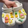 Venta al por mayor de fábrica Accesorios para Zuecos Accesorios para Joyería de Resina DIY Flores para Zapatos Funda para Teléfono Móvil Material de Parche de Pegamento de Crema