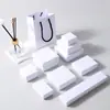 Caja de embalaje para joyería, lista para usar, para collares, anillos, regalos navideños sencillos, venta al por mayor de fábrica.