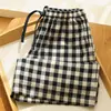 Calça de Pijama Masculina de Algodão Puro Elástica na Cintura Cinza e Branca Estilo Japonês Xadrez Fina Casual com Bolsos Pode Ser Usada Fora 40