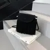 2025 Nova Moda Cor Pura Fosco Franja Casual Simples Grande Capacidade Ombro Único Transversal Bolsa de Viagem Pequena Quadrada para Mulheres
