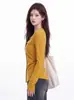 Top de punto patchwork estilo ropa de trabajo casual con bolsillos abotonados, nueva colección de otoño, camiseta de manga larga de moda para mujer