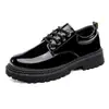 Nuevos zapatos de cuero para hombre, zapatos casuales brillantes para hombre, de moda, de negocios, suela gruesa, estilo británico, puntera ancha, botines de trabajo para hombre
